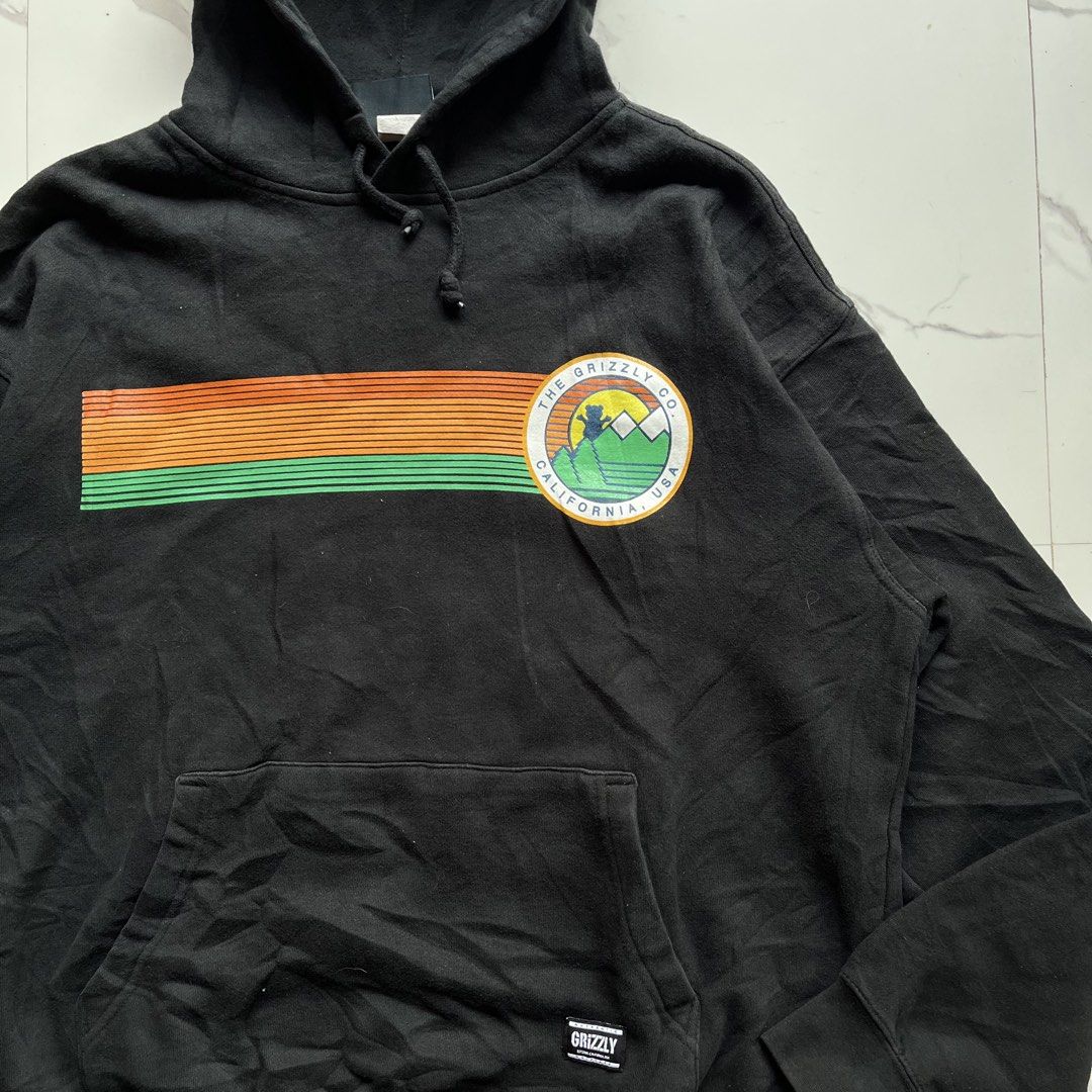 Grizzly (Category: Coats, Jackets and Outerwear) located in Lucena. Submitted by RAGGGGSSSS (Listing ID 1465888371, Image 3). Description: Grizzly Beyond The Bush Hoodie Fits Large 28x23 Excellent Condition 9.5/10 Color Rate No major issue Need Minor wash on some parts only .