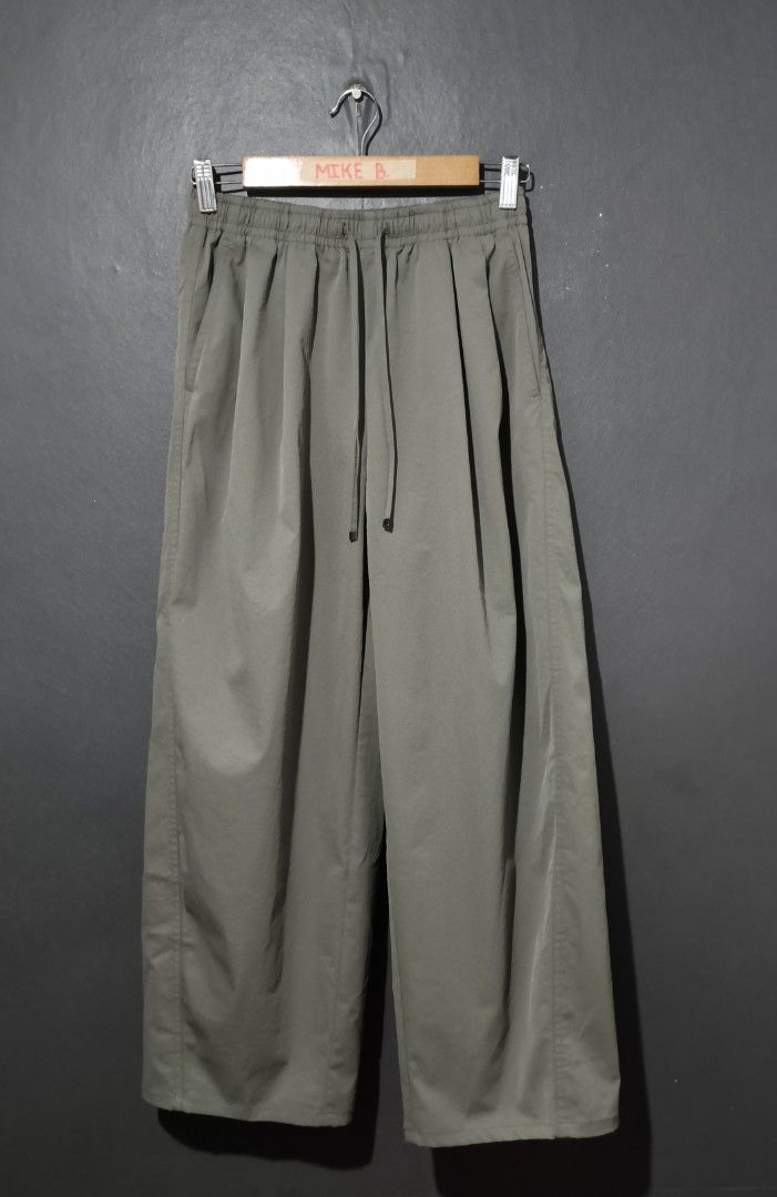 📍GU Barrel Ankle Pants (Category: Other Bottoms) located in Antipolo. Submitted by simplehans (Listing ID 1465893827, Image 2). Description: ‎📍GU Barrel Ankle Pants ‎Size Medium (Gray) ‎Waist- 26 to 36 ‎Length- 35 ‎Leg Open- 9 ‎Excellent Condition As New ‎DIRECT MESSAGE IF INTERESTED.