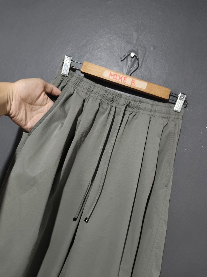📍GU Barrel Ankle Pants (Category: Other Bottoms) located in Antipolo. Submitted by simplehans (Listing ID 1465893827, Image 3). Description: ‎📍GU Barrel Ankle Pants ‎Size Medium (Gray) ‎Waist- 26 to 36 ‎Length- 35 ‎Leg Open- 9 ‎Excellent Condition As New ‎DIRECT MESSAGE IF INTERESTED.
