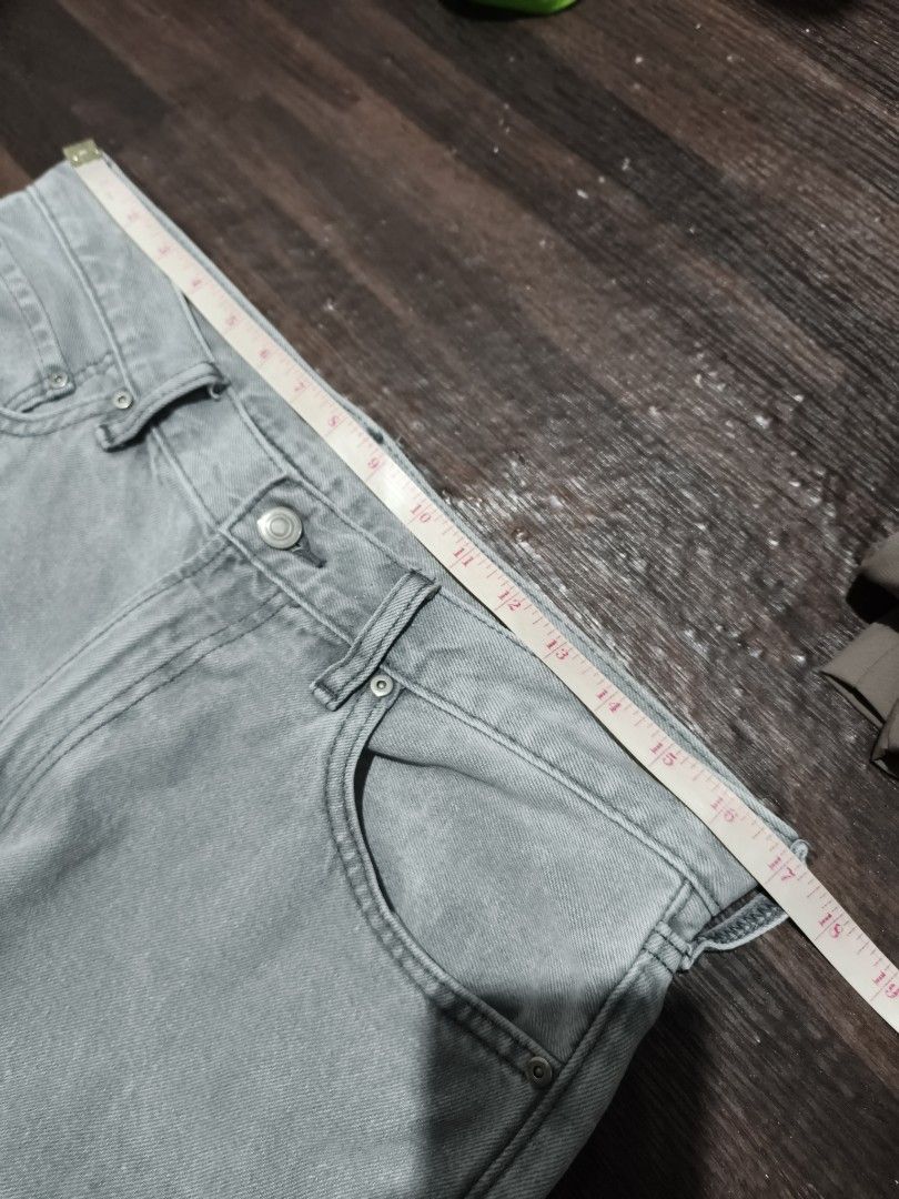 📍GU Barrel Leg Jeans (Category: Jeans) located in Antipolo. Submitted by simplehans (Listing ID 1465892482, Image 3). Description: ‎📍GU Barrel Leg Jeans ‎Size 32 on tag (Gray) ‎Waist- 34 (Tape Measure) ‎Length- 39 ‎Leg Open- 9.5 ‎Excellent Condition ‎DIRECT MESSAGE IF INTERESTED.