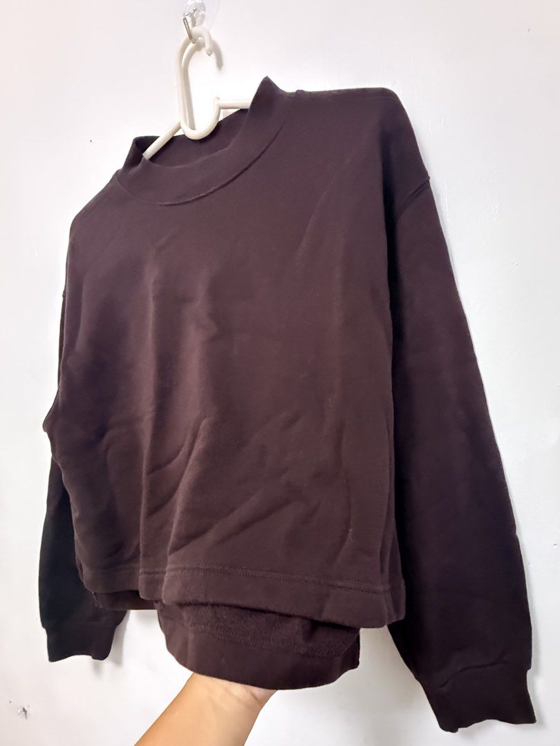 GU Brown Mock Neck Sweatshirt (Category: Coats, Jackets and Outerwear) located in Mandaluyong City. Submitted by nftp24 (Listing ID 1465842122, Image 3). Description: - Brand: GU - Color: Brown - Size: M - Material: Cotton blend with soft fleece interior - Design: Mock neck collar, ribbed cuffs and hem, layered bottom hem.