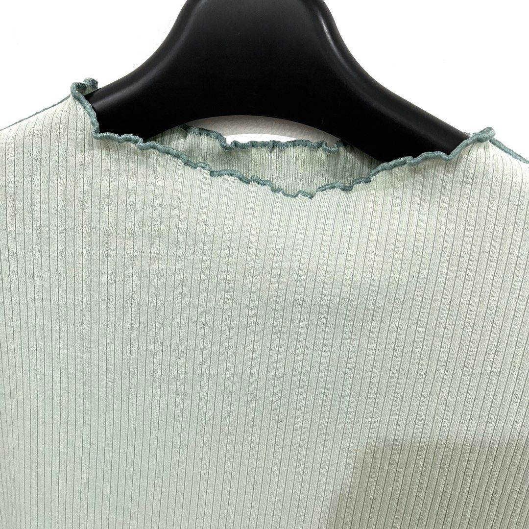 GU by Uniqlo Stretch Tops (Category: Shirts) located in Quezon City. Submitted by mackkie (Listing ID 1465772166, Image 3). Description: GU by Uniqlo Stretch Tops Large Petite Looking for new owner n po🍁 #SustainableBermonthsStyle 🌲Happiness is when you wake up and realize it’s Sunday.🌲 🍁🍂🍁GU BY UNIQLO🍁🍂🍁.