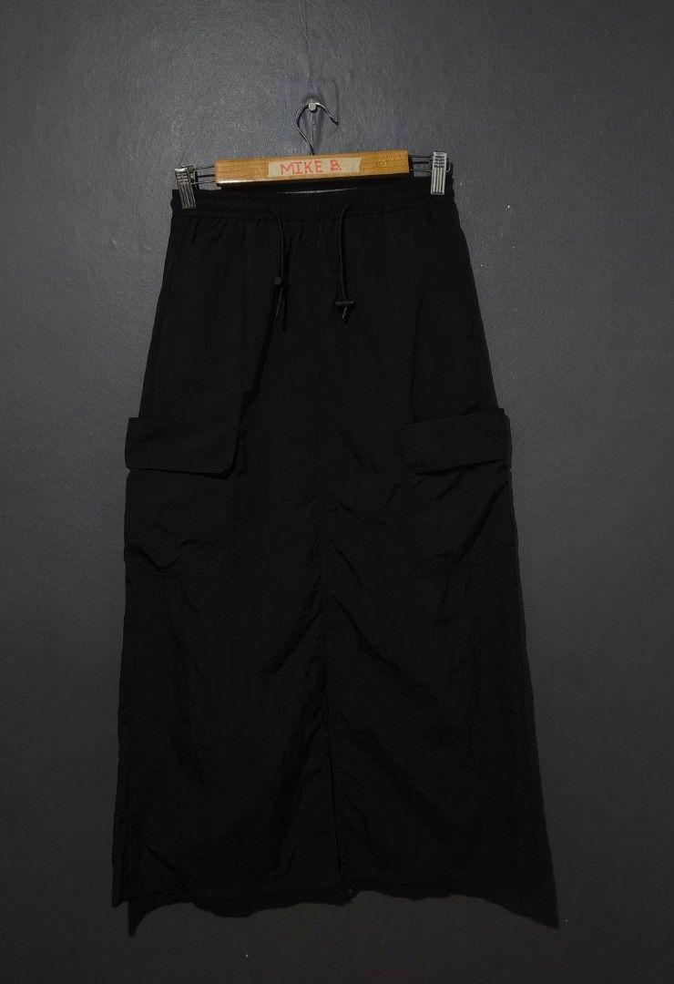 📍GU Cargo Narrow Skirt (Category: Skirts) located in Antipolo. Submitted by simplehans (Listing ID 1465893768, Image 2). Description: ‎📍GU Cargo Narrow Skirt ‎Size Medium (Black) ‎Waist- 26 to 34 ‎Length- 34 ‎Excellent Condition As New ‎DIRECT MESSAGE IF INTERESTED.