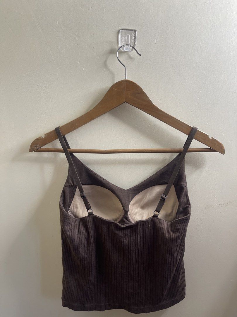 Gu choco brown padded croptop M fb8 (Category: Sleeveless) located in Baguio. Submitted by affordaprice_2600baguio (Listing ID 1465794982, Image 2). Description: .