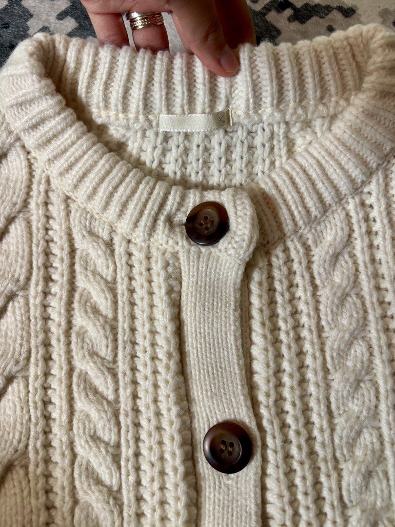 GU chunky knit cardigan button down (Category: Coats, Jackets and Outerwear) located in Baguio. Submitted by twinniesnco (Listing ID 1465764482, Image 2). Description: GU chunky knit cardigan button down Very good condition / Not overused 9/10 XL on tag No damage No stain .