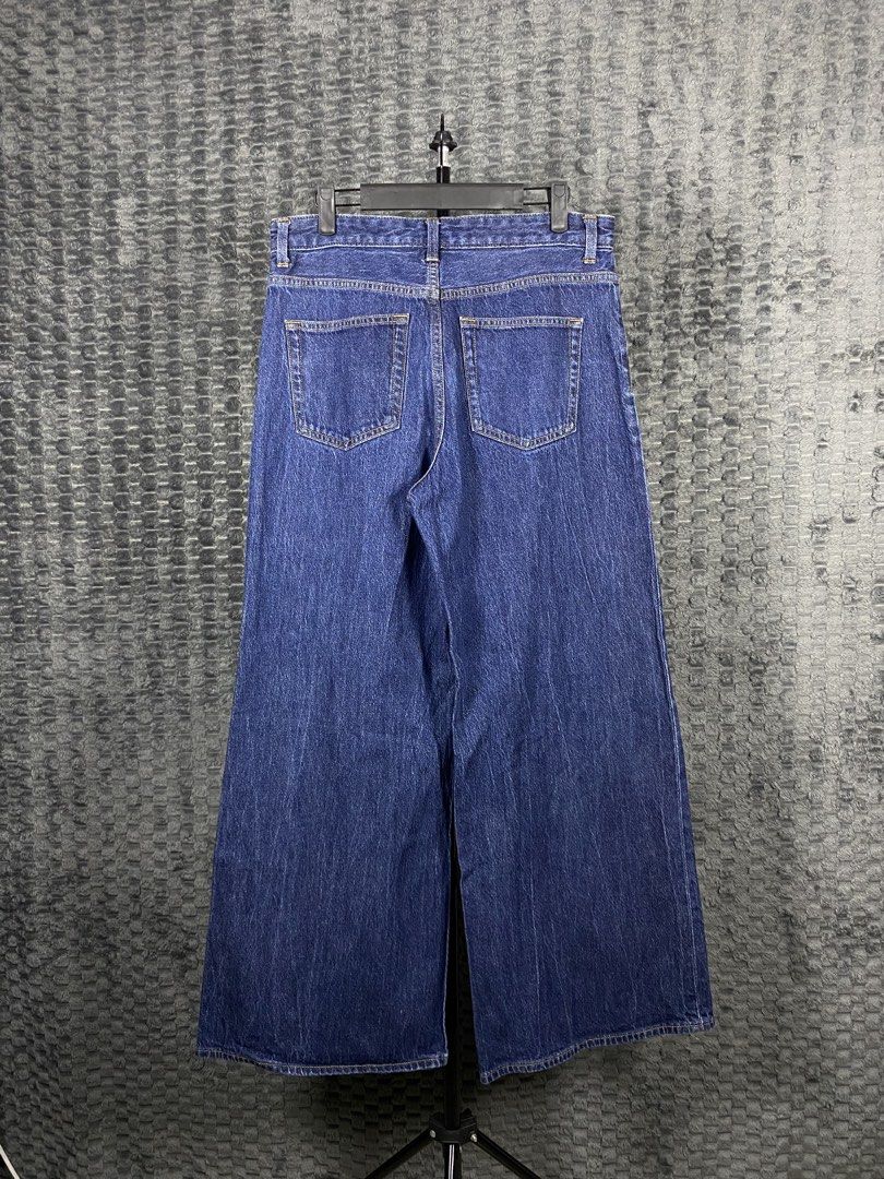 GU Dark Blue Washed Baggy Jeans (Category: Jeans) located in Bacolod City. Submitted by treasurehunts.6100 (Listing ID 1465918919, Image 3). Description: GU Dark Blue Washed Baggy Jeans Condition - Excellent Color - Color rate - 9.8 / 10 No Flaws Size Dimensions : Waist - 32 Length - 40 Thigh - 12.5 Leg Opening - 13 Brands you might find on my profile : ( Cos, Uniqlo, H&M, Zara, Muji, Ralph Lauren, Hugo Boss, Fred Perry, Lacoste, Armani, Oakley, 
