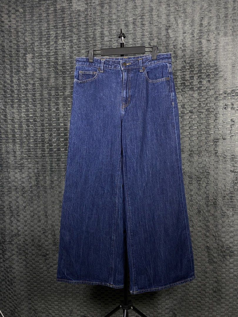 GU Dark Blue Washed Baggy Jeans (Category: Jeans) located in Bacolod City. Submitted by treasurehunts.6100 (Listing ID 1465918919, Image 1). Description: GU Dark Blue Washed Baggy Jeans Condition - Excellent Color - Color rate - 9.8 / 10 No Flaws Size Dimensions : Waist - 32 Length - 40 Thigh - 12.5 Leg Opening - 13 Brands you might find on my profile : ( Cos, Uniqlo, H&M, Zara, Muji, Ralph Lauren, Hugo Boss, Fred Perry, Lacoste, Armani, Oakley, 