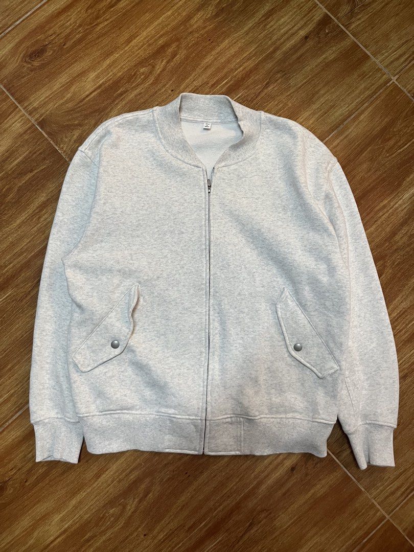 GU Grey Zip-Up Bomber Jacket Size M (Category: Coats, Jackets and Outerwear) located in Manila. Submitted by wylows (Listing ID 1465830275, Image 1). Description: GU SIZE M.