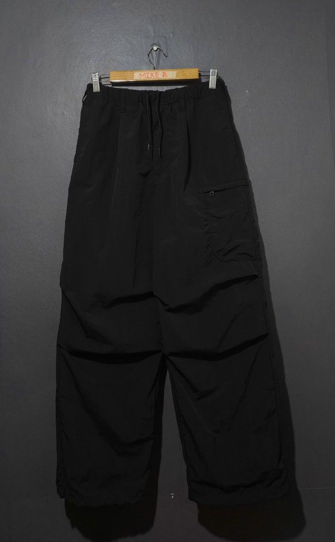 📍GU Nylon Zip Parachute Pants (Category: Trousers) located in Antipolo. Submitted by simplehans (Listing ID 1465892352, Image 2). Description: ‎📍GU Nylon Zip Parachute Pants ‎Size Medium (Black) ‎Waist- 28 to 34 ‎Length- 40 ‎Leg Open- 9 (Adjustable) ‎Excellent Condition As New ‎DIRECT MESSAGE IF INTERESTED.