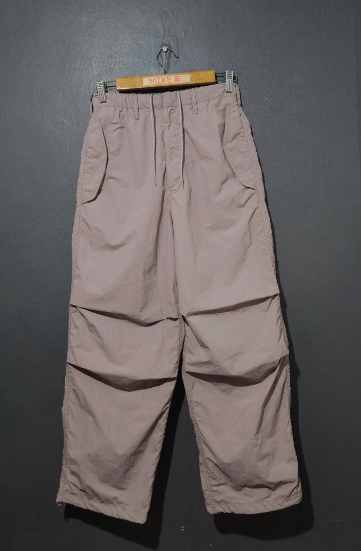 📍GU Parachute Pants (Category: Other Bottoms) located in Antipolo. Submitted by simplehans (Listing ID 1465893803, Image 2). Description: ‎📍GU Parachute Pants ‎XS on tag Fit to Medium to Large ‎Waist- 26 to 31 ‎Length- 37.5 ‎Leg Open- 9 (Adjustable) ‎Excellent Condition As New ‎DIRECT MESSAGE IF INTERESTED.