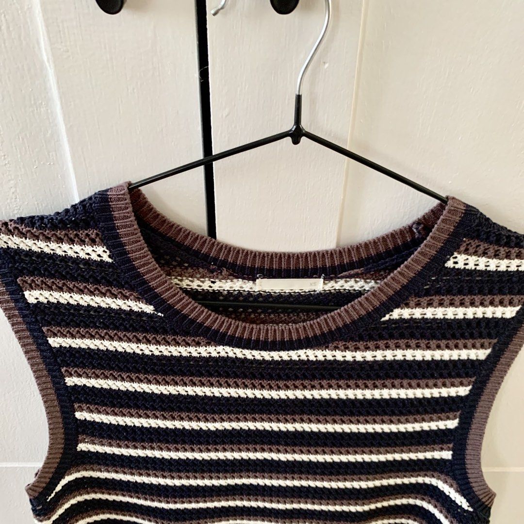 GU sleeveless top (Category: Sleeveless) located in San Fernando. Submitted by mariaelykavino (Listing ID 1465794531, Image 2). Description: .