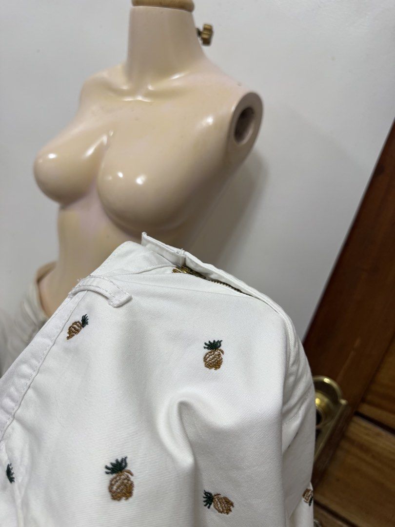 GU White Embroidered Pineapple Shorts Size M (Category: Shorts) located in Cavite. Submitted by yakultjeni85475 (Listing ID 1465759968, Image 3). Description: - Brand: GU - Size: Medium (tag on waistband) - Design: All-over embroidered pineapple pattern in white - Material: Lightweight cotton blend, ideal for warm weather - Features: Practical pockets on both sides - Condition: Excellent, clean with no stains or damage.