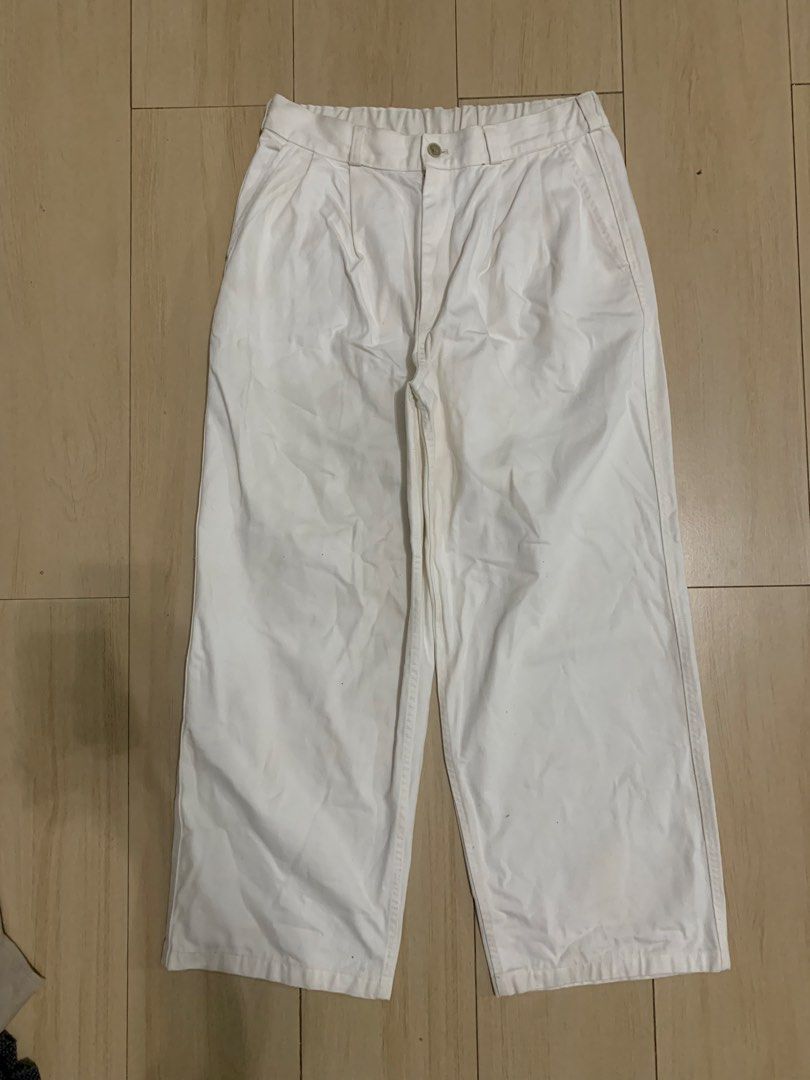 GU White Wide Leg Pants Size L (Category: Trousers) located in Manila. Submitted by thrifty111 (Listing ID 1465924554, Image 1). Description: - Brand: GU - Color: Clean White - Size: L - Material: 100% fabric (Made in Bangladesh) - Waist: Button closure with comfortable elastic band - Fit: Relaxed, wide-leg style - Style: Versatile and perfect for casual daily wear.