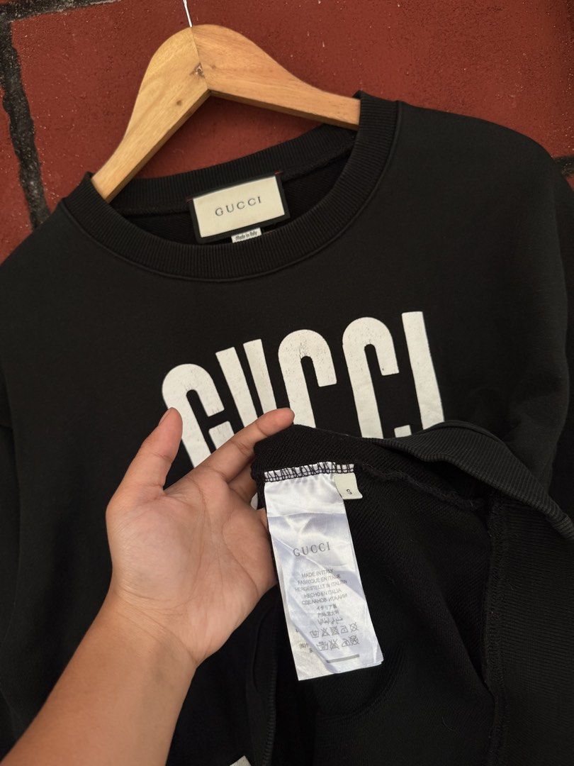 Gucci (Category: Luxury Apparel) located in Baguio. Submitted by mardimercredi14 (Listing ID 1465849197, Image 3). Description: 🔥 Gucci Dimensions: 23*27 Condition: excellent Color Rate: 10 ❌ crackprint.