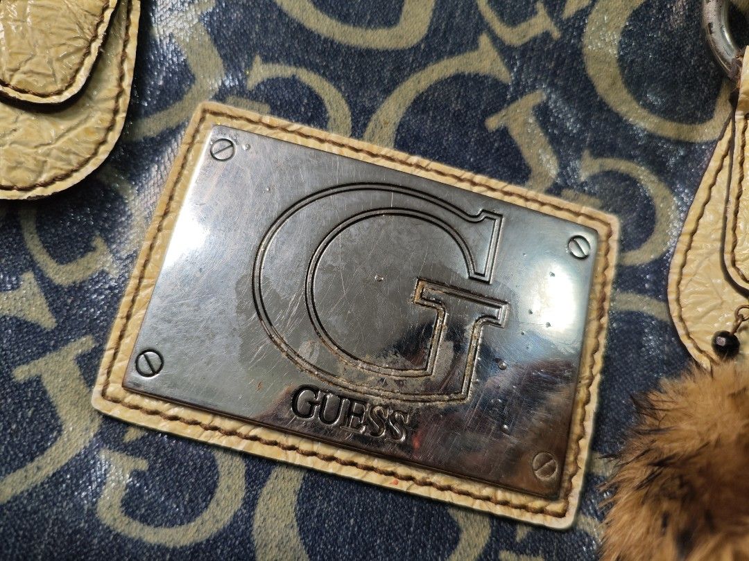 Guess (Category: Shoulder Bags) located in Naga. Submitted by houseofamaree (Listing ID 1465917803, Image 3). Description: .