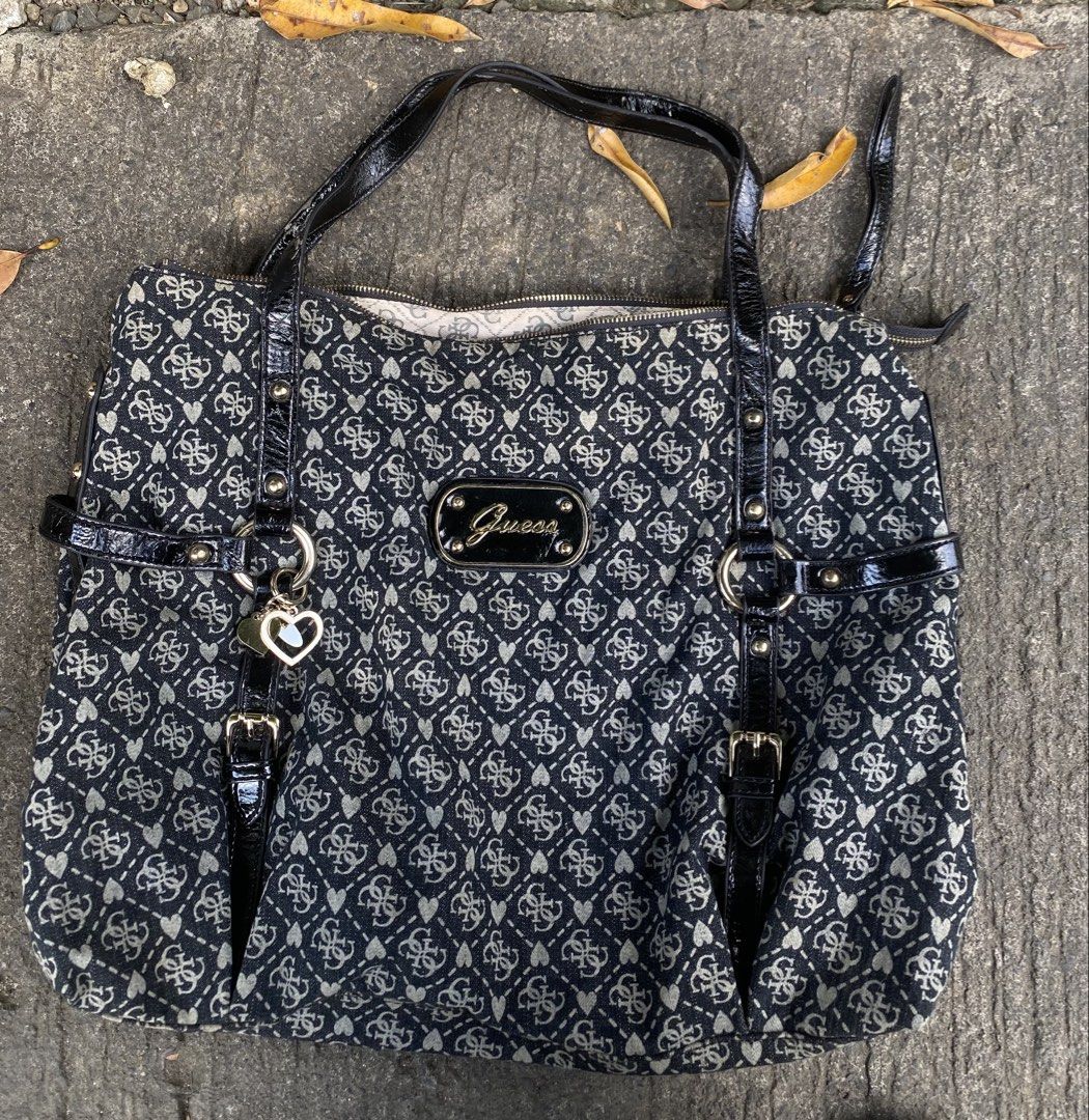 GUESS BAG (Category: Tote Bags) located in Manila. Submitted by closetbyela (Listing ID 1465765440, Image 1). Description: .