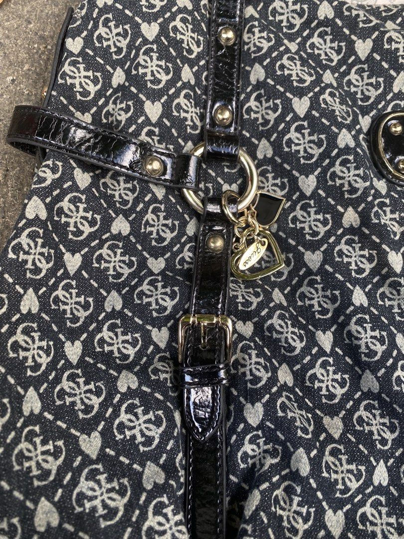 GUESS BAG (Category: Tote Bags) located in Manila. Submitted by closetbyela (Listing ID 1465765440, Image 3). Description: .