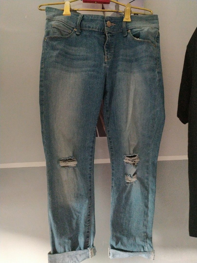 Guess jeans us32 (Category: Jeans) located in Manila. Submitted by timtam04 (Listing ID 1465848988, Image 1). Description: stretchable.