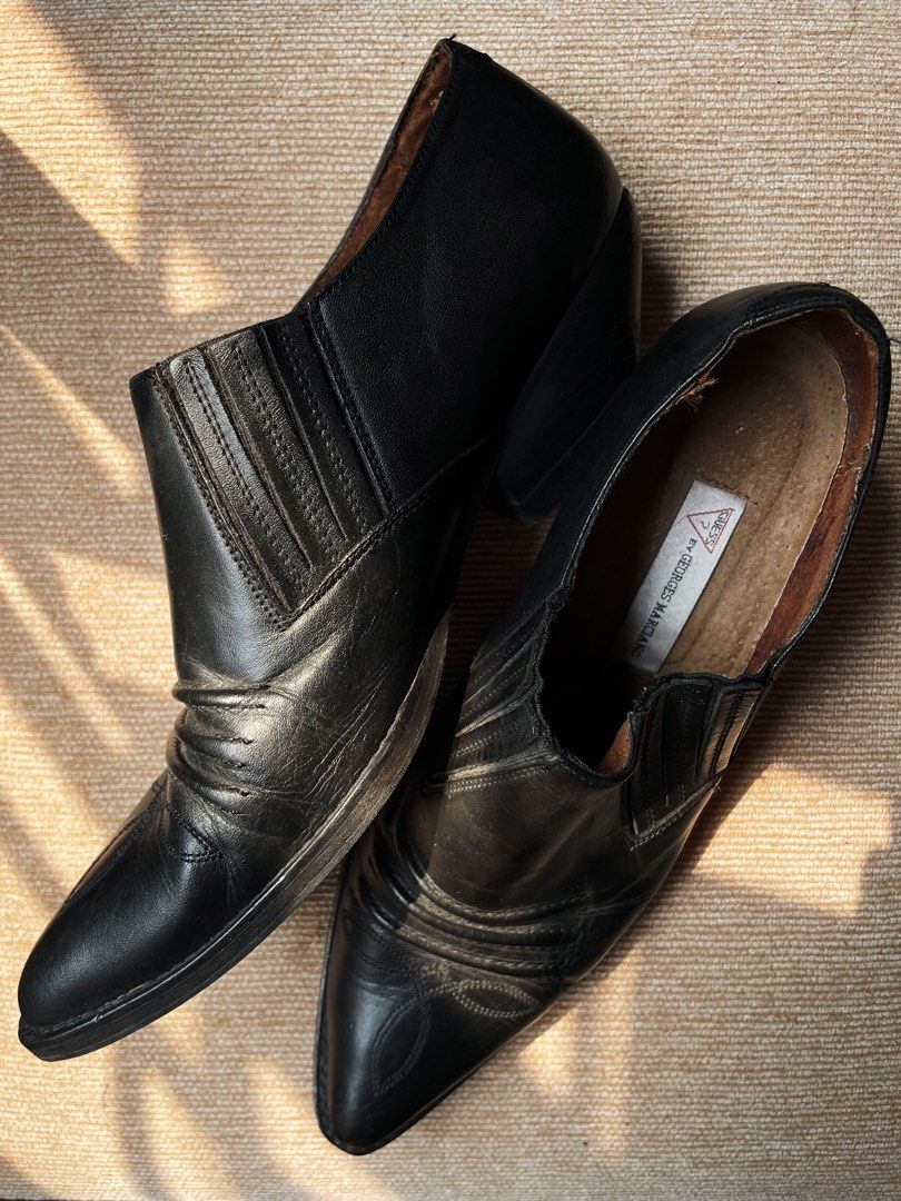 🥾Guess Leather boots (Category: Casual Shoes) located in Mandaluyong City. Submitted by summahtohdayph (Listing ID 1465809219, Image 1). Description: Made in Spain Leather By Georges Marciano .