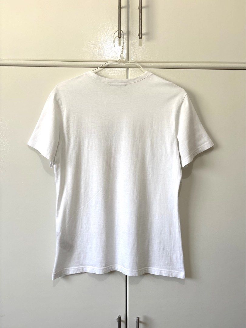 GUESS WHITE LOGO PRINTED T-SHIRT (Category: Tshirts & Polo Shirts ) located in Bulacan. Submitted by kennyfindss (Listing ID 1465871820, Image 3). Description: Size on Tag: Large | Unisex W: 18.5–19” L: 28” Sleeves: 8” Color Rate: 9.8/10 Condition: Lightly Used Fabric/Material: Cotton DM TO PURCHASE .