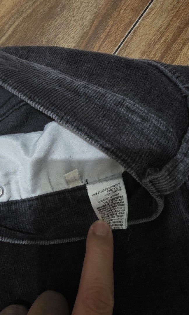 GU/Uniqlo Curduroy Pants (Category: Jeans) located in Rizal. Submitted by caloyolo (Listing ID 1465944935, Image 2). Description: Width 36in Length 36in Rise 14in Hem 7in No issue Complete tags Plus sf.