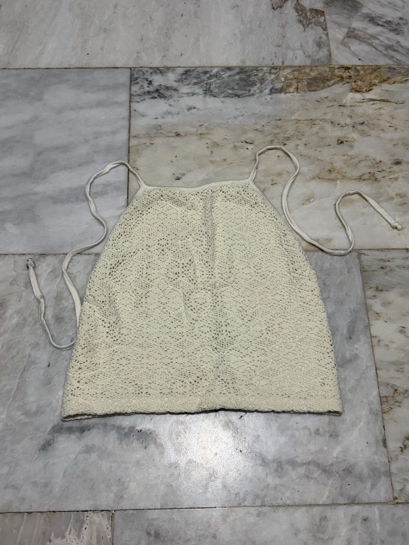 Halter Crop Top (Category: Sleeveless) located in Calamba. Submitted by snopiko (Listing ID 1465840895, Image 1). Description: Mode of Payment: Gcash | Maribank | Maya Mode of Delivery: Lalamove | J&T 📍 Laguna pm for more details 🎀.