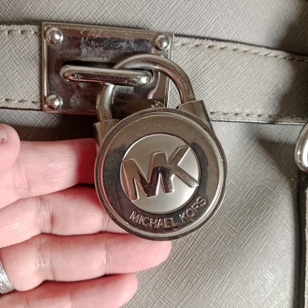 Hamilton-grey (Category: Shoulder Bags) located in Manila. Submitted by mamapards17 (Listing ID 1465950787, Image 3). Description: .