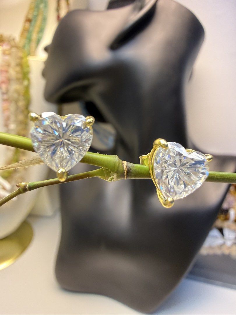 Heart Stud Moissanite Earrings YGP (Category: Earrings) located in Baguio. Submitted by mooi.kuryba (Listing ID 1465927721, Image 1). Description: Add a touch of sparkle to your style with our Heart Stud Earrings! ✨ They feature D Color Moissanite set in premium S925 sterling silver, making them perfect for adding a timeless sparkle to any look. 🤩 Shop now and let your elegance shine! ✨ D Color Moissanite | Heart 💎 Brand New in S925 gold-plated