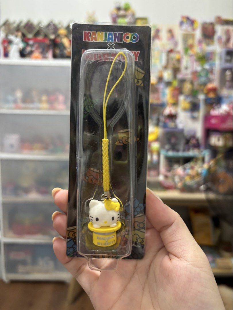 Hello Kitty x Kanjani8 Set (Category: Other Merchandise) located in Caloocan City. Submitted by meowietrinkets (Listing ID 1465919223, Image 1). Description: thrifted so manage ur expectations orange has minor rust so as is po.