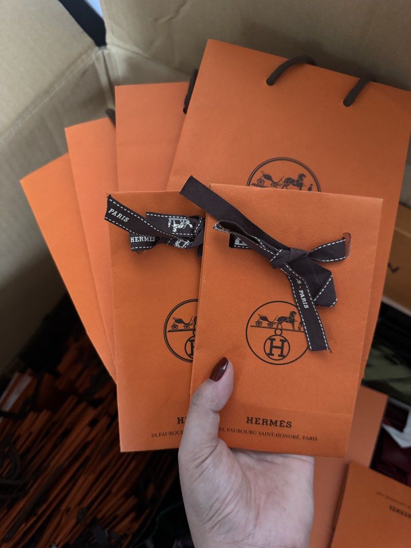 Hermes Paperbags (Category: Luxury Apparel) located in Muntinlupa City. Submitted by xiez1209 (Listing ID 1465910996, Image 1). Description: H e r me s paperbags Small, medium and large 450-700.