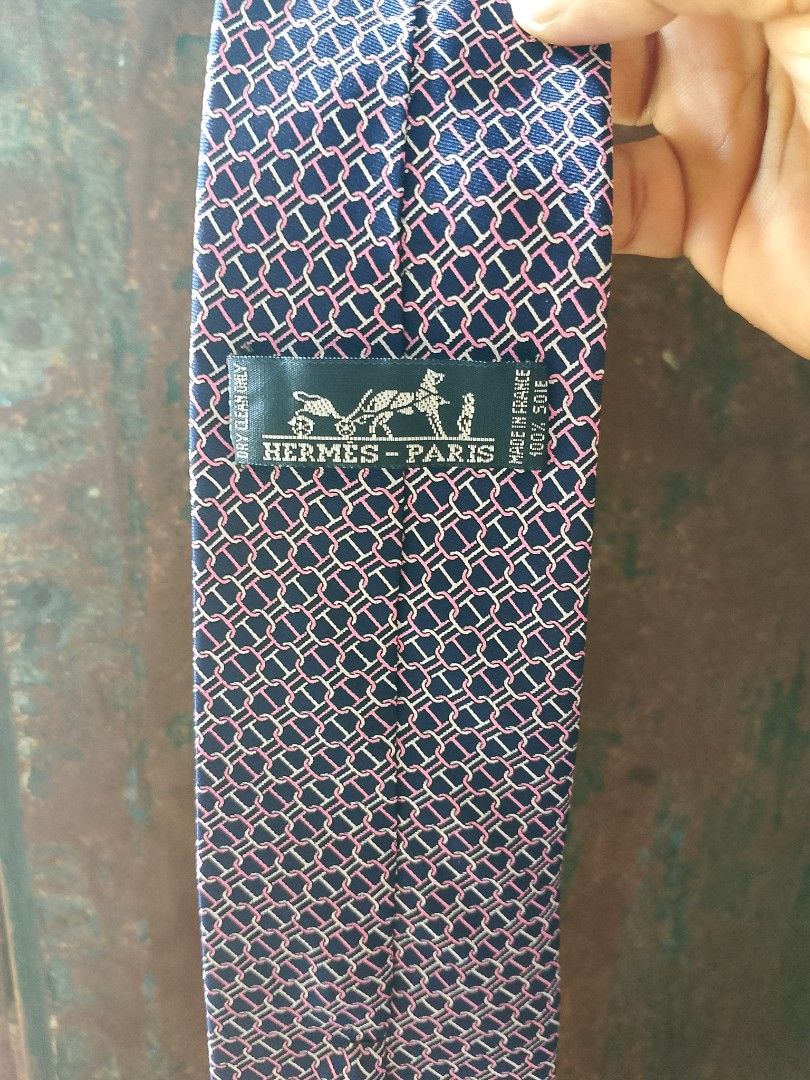 Hermès Paris Silk Tie Blue Pink Chain Link Pattern (Category: Ties) located in Caloocan City. Submitted by christian.35 (Listing ID 1465788821, Image 2). Description: - Brand: Hermès Paris (Made in France) - Material: 100% Silk - Color/Pattern: Deep blue base with pink, white, and purple chain link design - Features: Standard width, horse and carriage brand label on keeper loop and interior tail - Condition: Great, clean condition - Care: Dry cle
