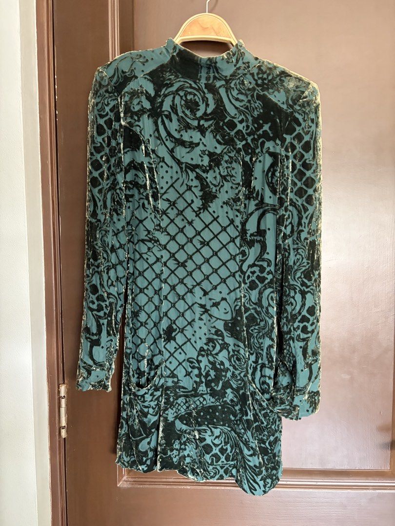 H&M Balmain Longsleeve dress (Category: Dresses) located in Manila. Submitted by urbanwear (Listing ID 1465767708, Image 1). Description: .