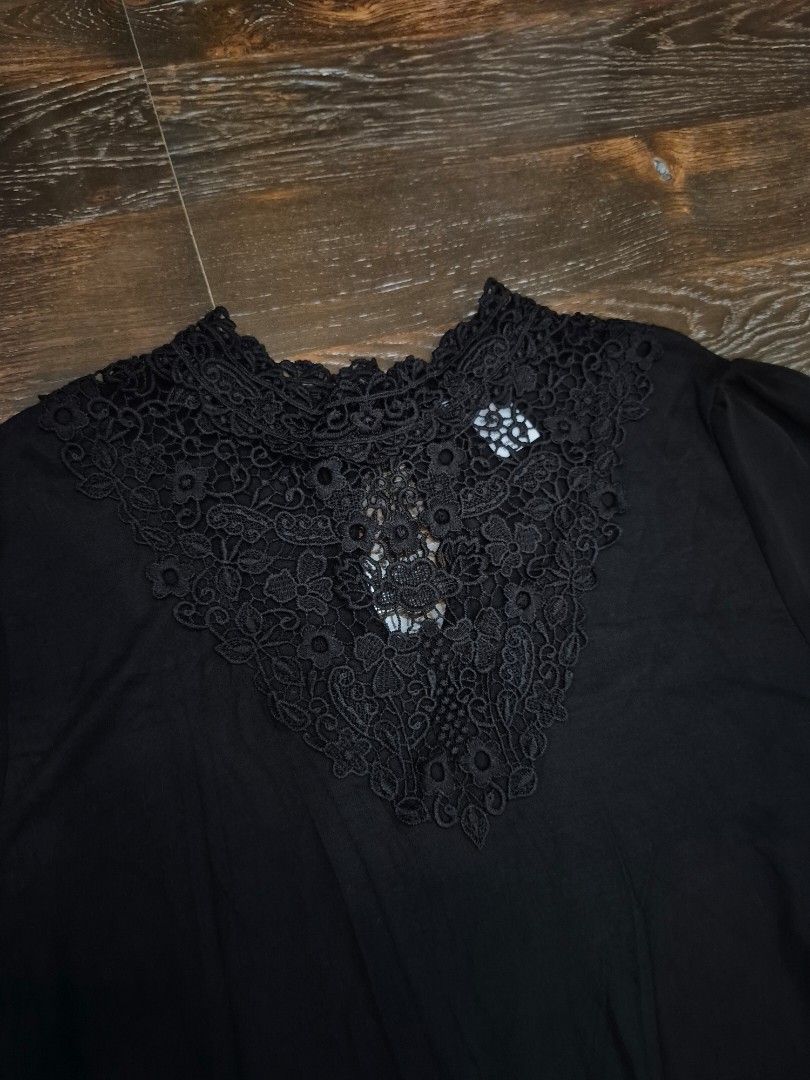 H&M Black Blouse (Category: Blouses) located in Santa Cruz. Submitted by deenem (Listing ID 1465770784, Image 3). Description: Medium on Tag Bust:17(34) inch Lenght:26 inch.