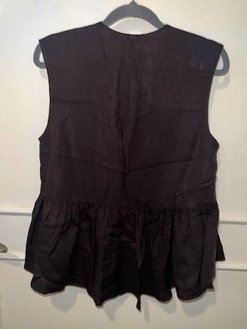 H&M Black Button-Front Peplum Vest [m13] (Category: Sleeveless) located in Pasig City. Submitted by awesamfinds (Listing ID 1465851113, Image 3). Description: - Brand: H&M - Size: Extra Small (XS) - Color: Black - Style: Sleeveless V-neck vest with two front buttons and flared peplum hem - Versatile dark neutral, great for layering or solo wear - Condition: Excellent, clean with no flaws noted.