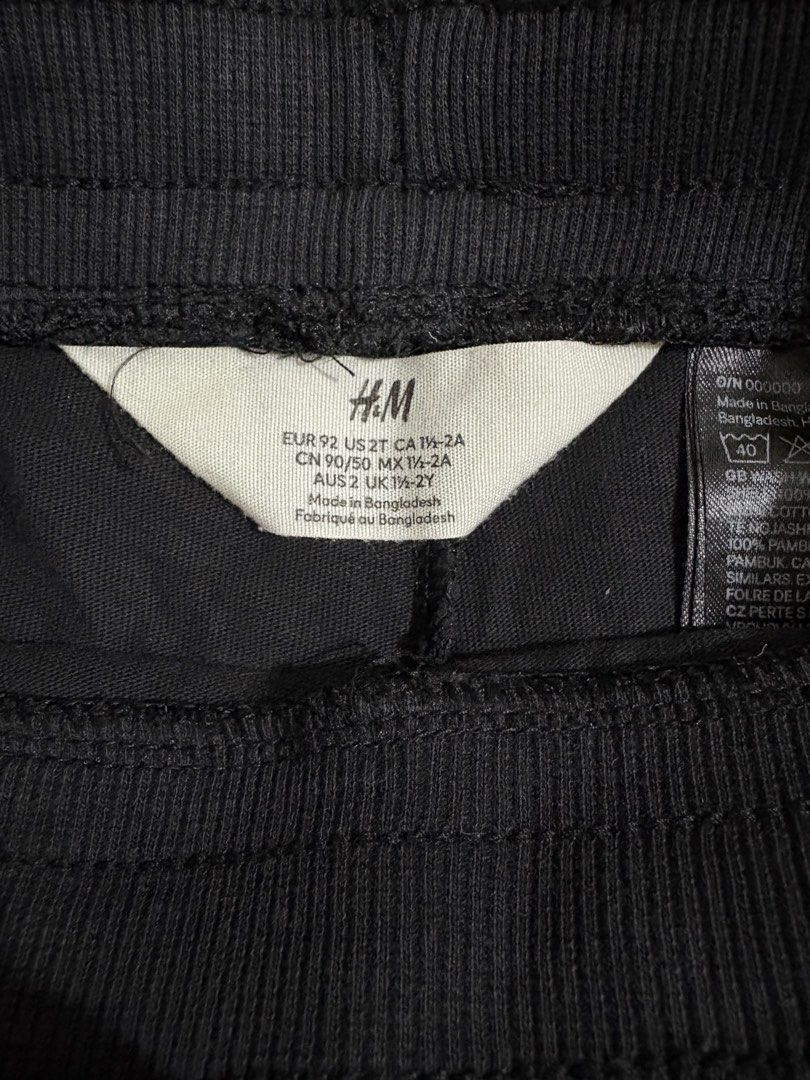 H&M Black Joggers Pants Size 2T (Category: Babies & Kids Fashion) located in Pasig City. Submitted by vhasibuan (Listing ID 1465887824, Image 2). Description: - Brand: H&M - Item: Toddler Joggers - Color: Black - Size: US 2T / EUR 92 - Material: Soft and comfortable cotton - Features: Elastic waistband with adjustable drawstring and ribbed ankle cuffs - Origin: Made in Bangladesh - Condition: Great for everyday wear!.