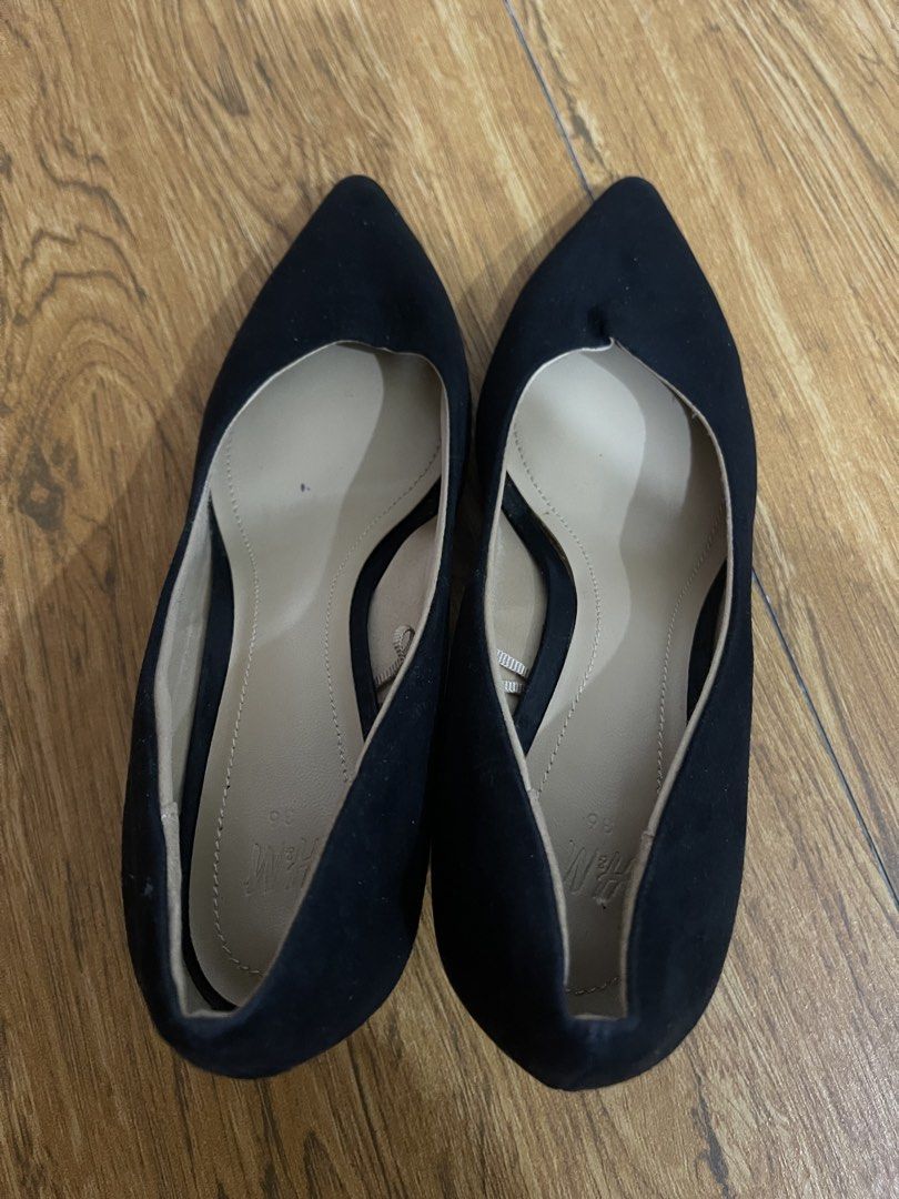 H&M Black Suede Pointed Toe Heels Size 36 (Category: Heels) located in Manila. Submitted by ghem24 (Listing ID 1465888288, Image 2). Description: - Brand/Style: H&M black pointed toe heels - Size: 36 (stamped on insole) - Material/Design: Suede-like exterior, classic slip-on, beige inner lining - Condition: Previously worn, clean soles, plenty of life left - Versatility: Great basic pair for work or going out.