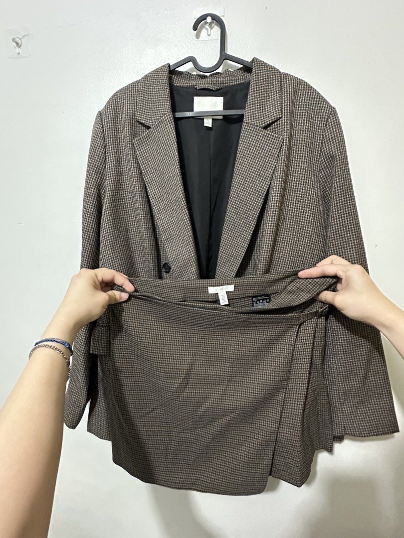 H&M Blazer and Skort Set (Category: Coats, Jackets and Outerwear) located in Quezon City. Submitted by andyclave (Listing ID 1465839731, Image 2). Description: Size: L RFS: decluttering.