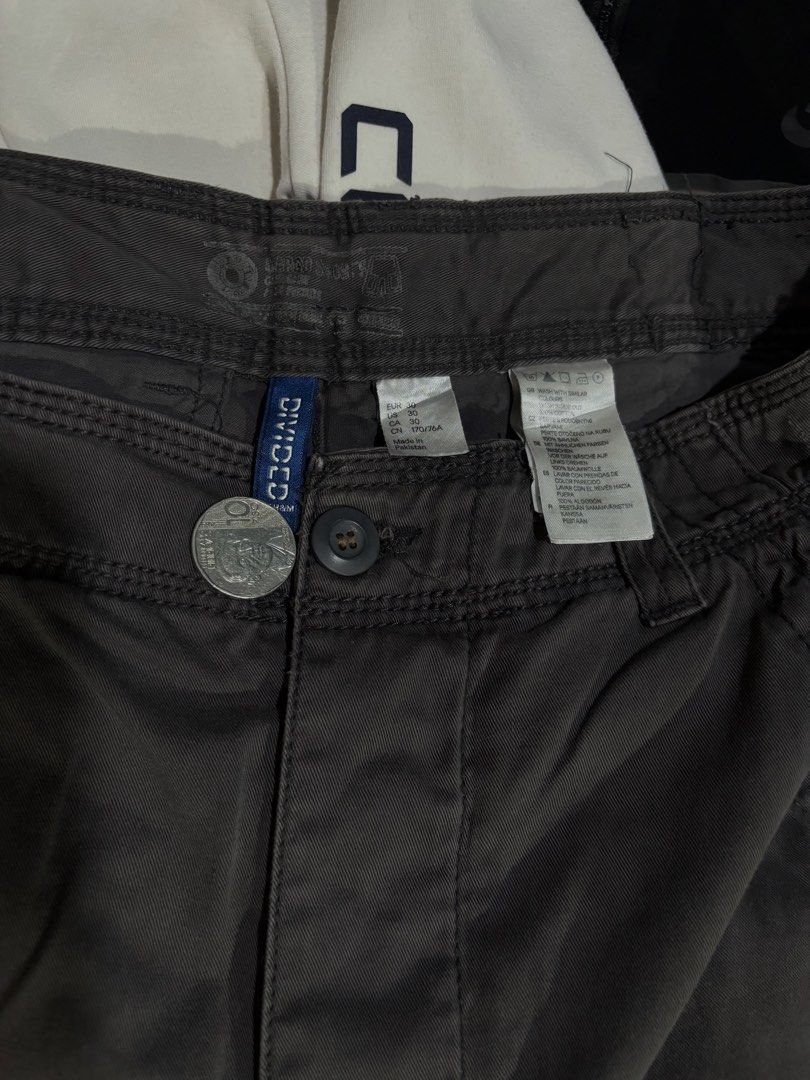 H&M cargo Shorts (Category: Shorts) located in Lantapan. Submitted by thriftsylz (Listing ID 1465919327, Image 3). Description: Issue: No issues Size: 30 on tag Dimes: PM me .