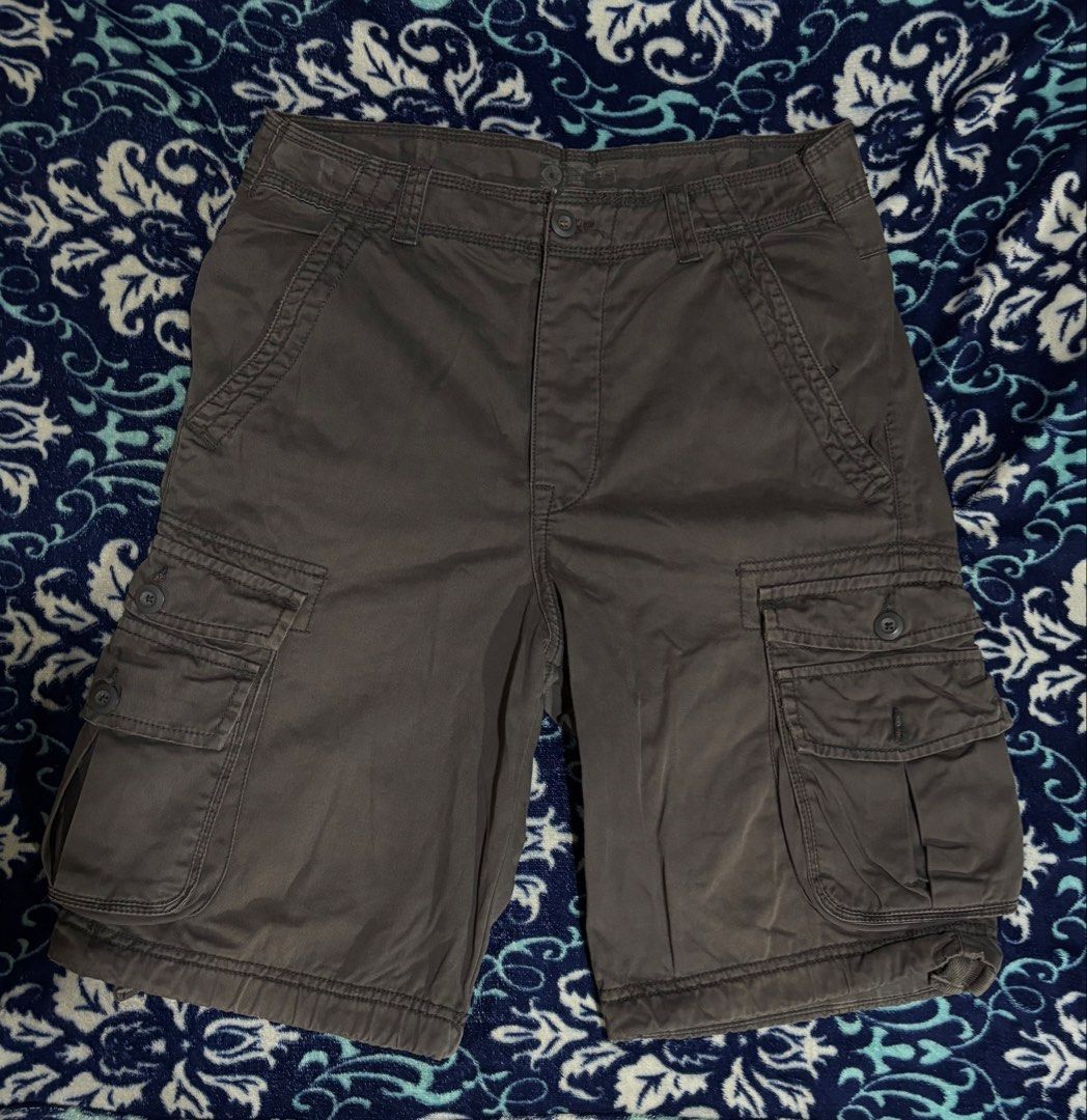 H&M cargo Shorts (Category: Shorts) located in Lantapan. Submitted by thriftsylz (Listing ID 1465919327, Image 1). Description: Issue: No issues Size: 30 on tag Dimes: PM me .