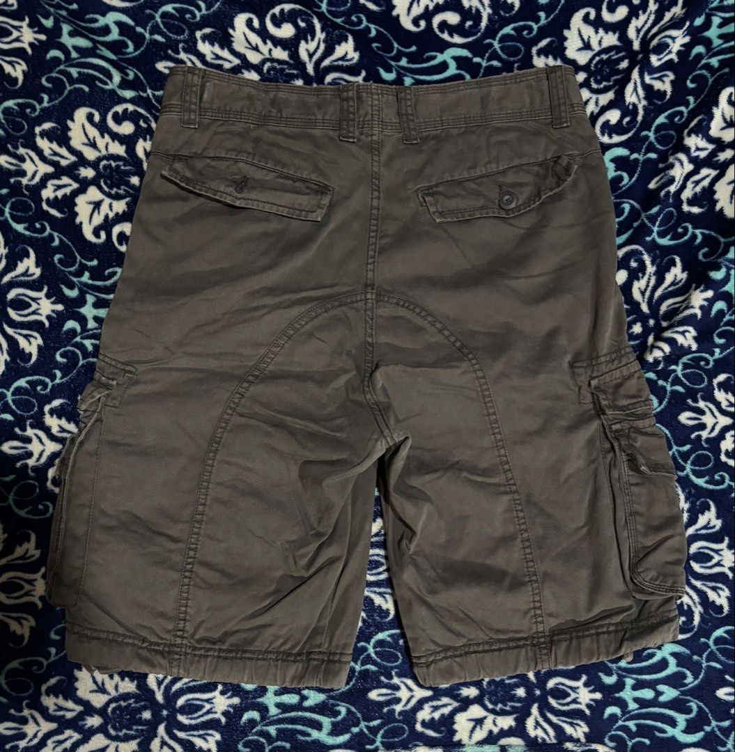H&M cargo Shorts (Category: Shorts) located in Lantapan. Submitted by thriftsylz (Listing ID 1465919327, Image 2). Description: Issue: No issues Size: 30 on tag Dimes: PM me .