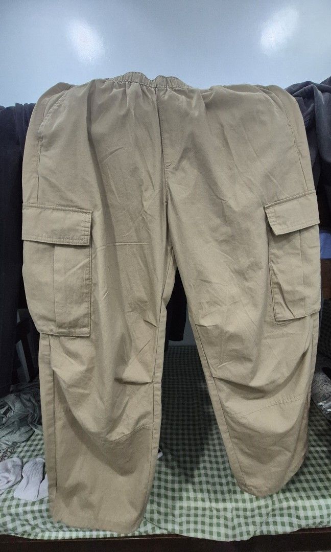 H&M Cargo wide pants beige (Category: Joggers) located in Caloocan City. Submitted by jpperez23 (Listing ID 1465635964, Image 3). Description: -Fitted only, brand new -negotiable.
