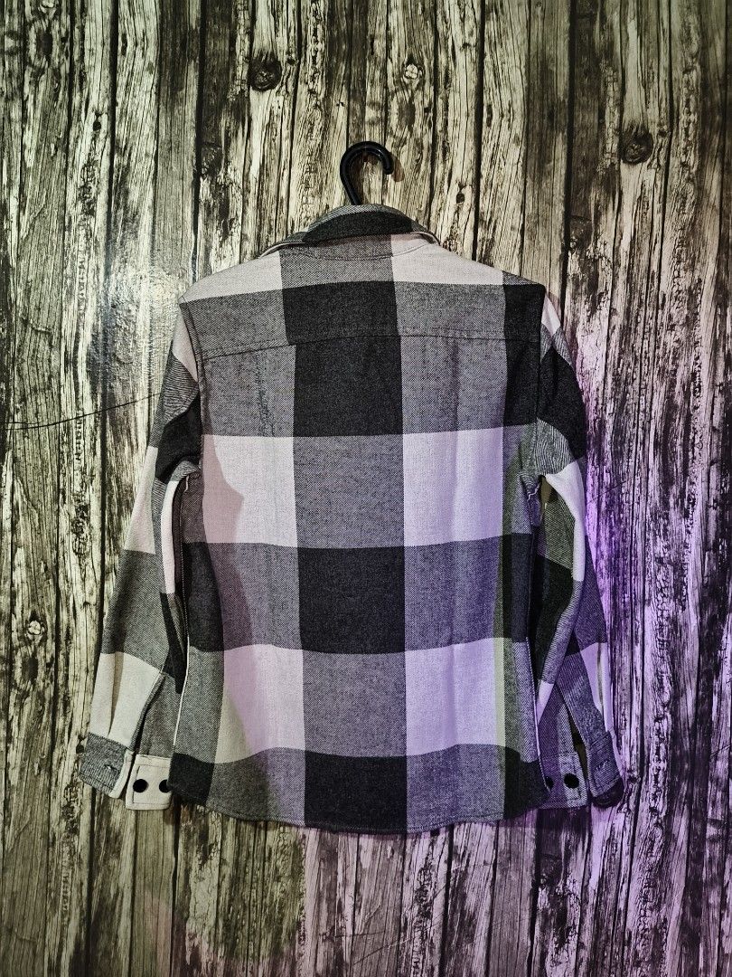 H&M CHECKERED POLO (Category: Tshirts & Polo Shirts ) located in Baguio. Submitted by baguiio_fiinds (Listing ID 1465893621, Image 2). Description: Preloved item. closet clean up. Needs washing.