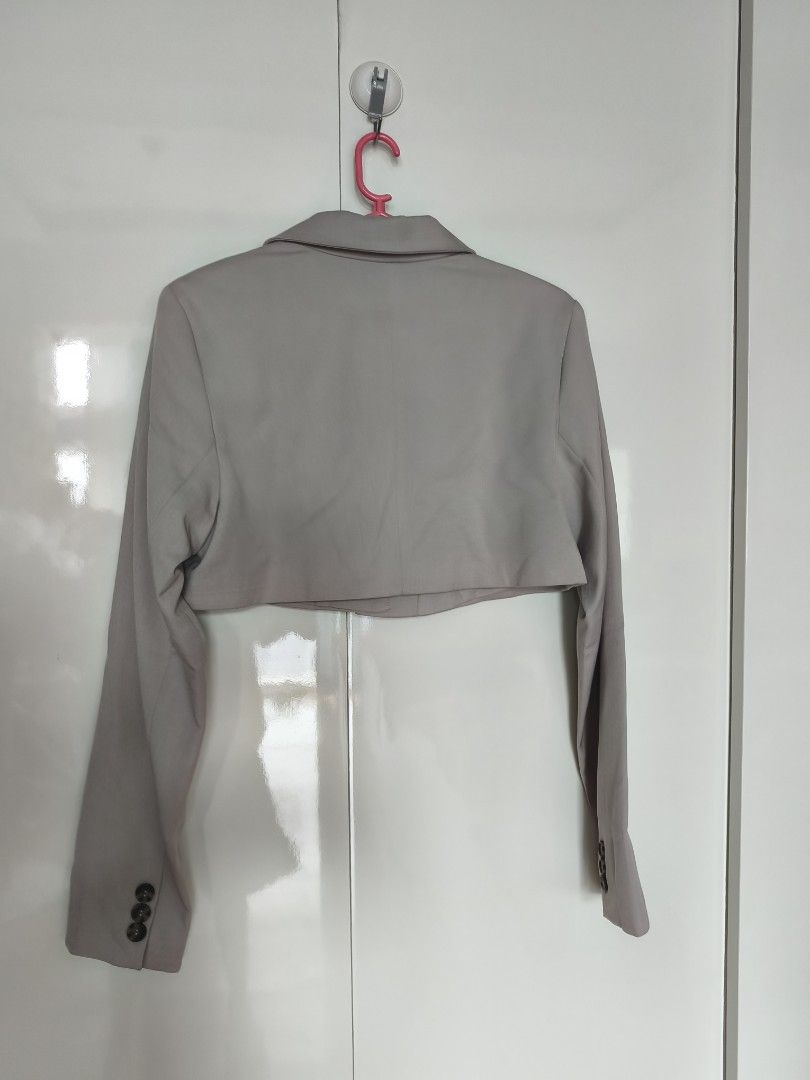 H&M Crop Blazer (Category: Others Tops) located in Manila. Submitted by smilefashion08 (Listing ID 1465768594, Image 3). Description: Original H&M.