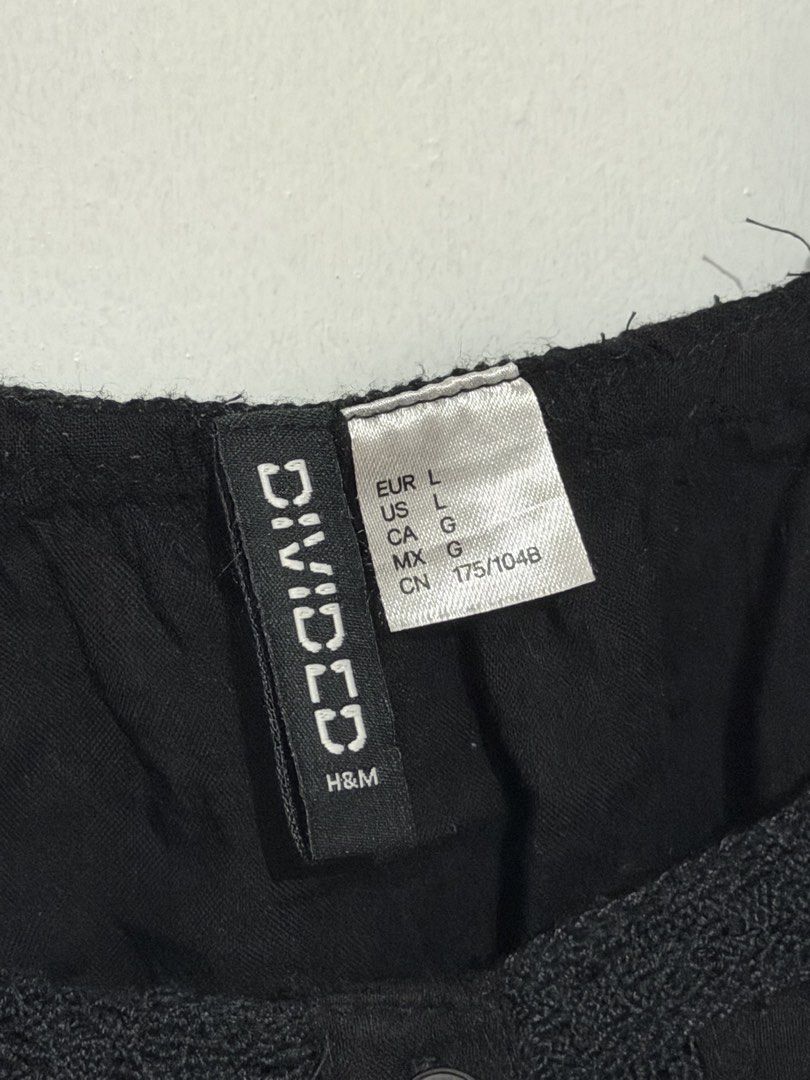 H&M Divided Black Camisole Top Size L (Category: Sleeveless) located in Las Pinas. Submitted by milkydeclutter (Listing ID 1465938120, Image 2). Description: - Brand: H&M Divided - Size: Large - Color: Black - Details: Button-down front, textured center panel, square neckline, and ruffled lace straps - Material: Lightweight fabric, ideal for warm weather or layering - Condition: Good overall.