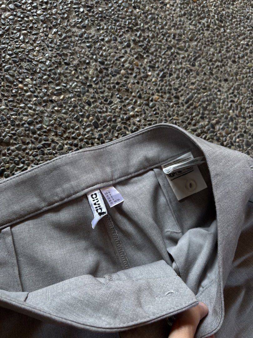 H&M Divided Grey Tailored Trousers Size US 8 (Category: Trousers) located in San Fernando. Submitted by gigikyla (Listing ID 1465927010, Image 3). Description: - Brand: H&M Divided - Size: EUR 40 / US 8 - Color: Grey - Style: Wide-leg trousers with tailored waist, belt loops, and front pockets - Material: Smooth fabric with slight stretch - Condition: Great versatile piece for office wear or casual outings.