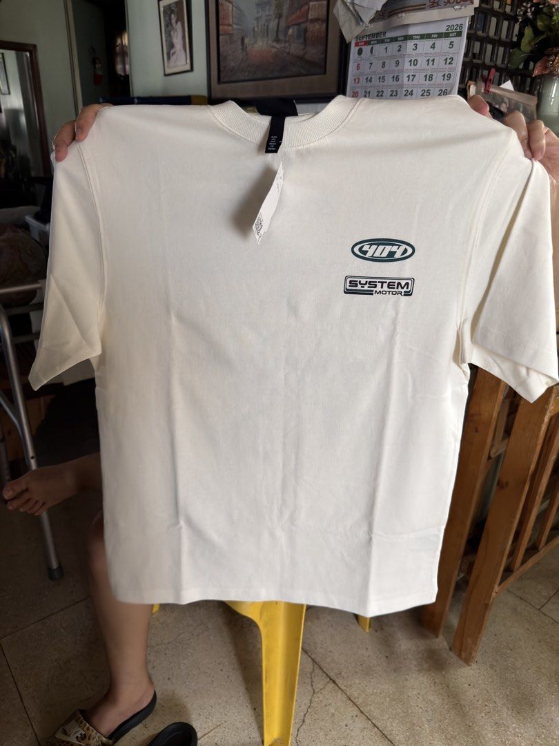 H&M Loose Off-White Cotton Shirt (Category: Tshirts & Polo Shirts ) located in Pasig City. Submitted by loveanca (Listing ID 1465131733, Image 3). Description: Retail price at h&m is 999. Brand New. Selling for only 450 size M H&M Sizing 3 sold; 3left.