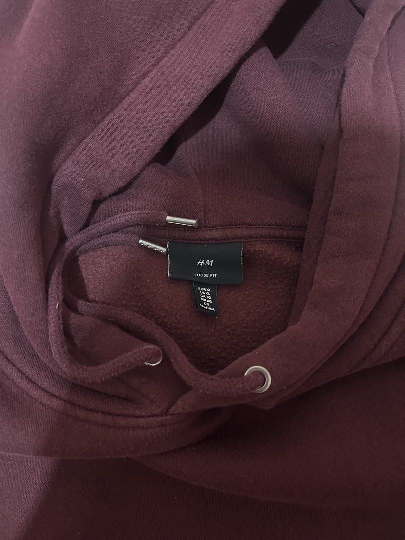 H&M Maroon Hoodie (Category: Hoodies) located in Manila. Submitted by kaceylgt (Listing ID 1465921900, Image 3). Description: .
