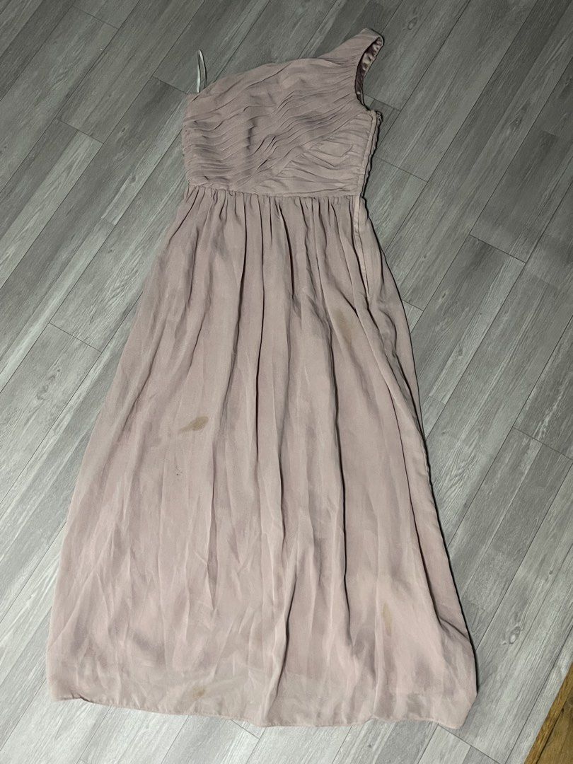H&M One Shoulder Dress (Category: Dresses) located in Quezon City. Submitted by closetbyellie_ (Listing ID 1465883928, Image 2). Description: H&M One Shoulder Dress - Long Dress - Perfect for Bridesmaids - Fits S to M - Has an unnoticeable stain.
