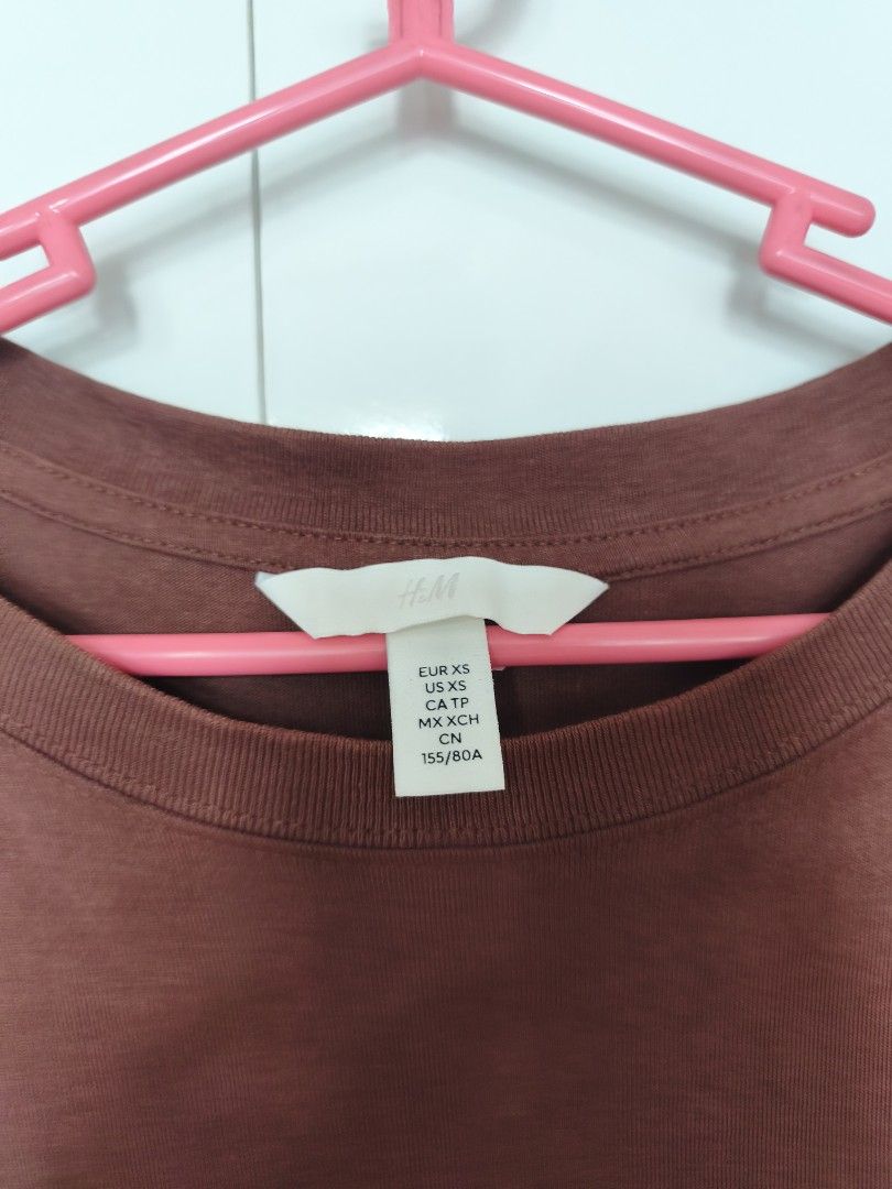 H&M Oversized Tshirt Woman (Category: Shirts) located in Manila. Submitted by smilefashion08 (Listing ID 1465768752, Image 2). Description: Original H&M Fits XS-S.