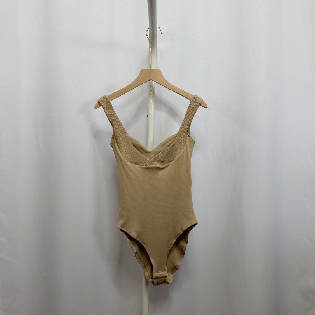 H&M Ribbed Bodysuit (Category: Sleeveless) located in Luisiana. Submitted by rainybunny.ph (Listing ID 1465892729, Image 1). Description: .